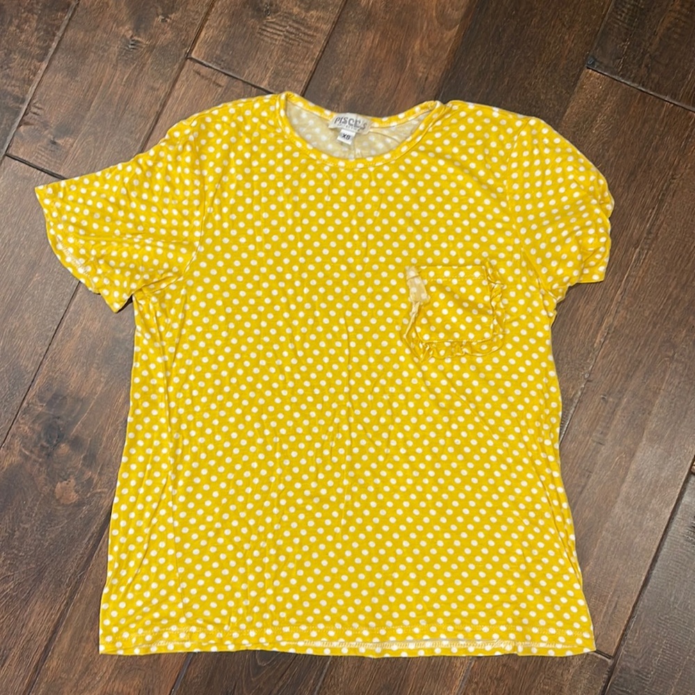 ✅Super soft yellow Polka dot shirt size xs